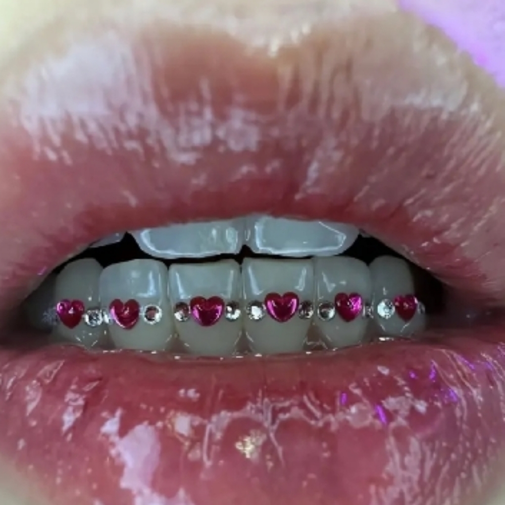 5 pcs RED Heart Tooth Gems